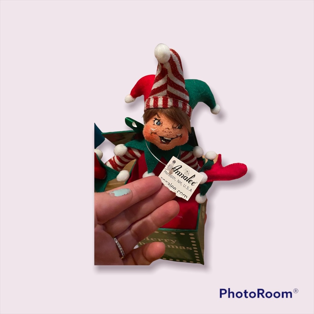 Annalee 9” elf in a box holiday decor nwt - Picture 6 of 7